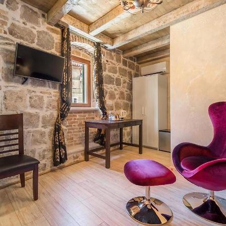 Historic Plaza Varos Split (Adults Only) Bagian luar foto
