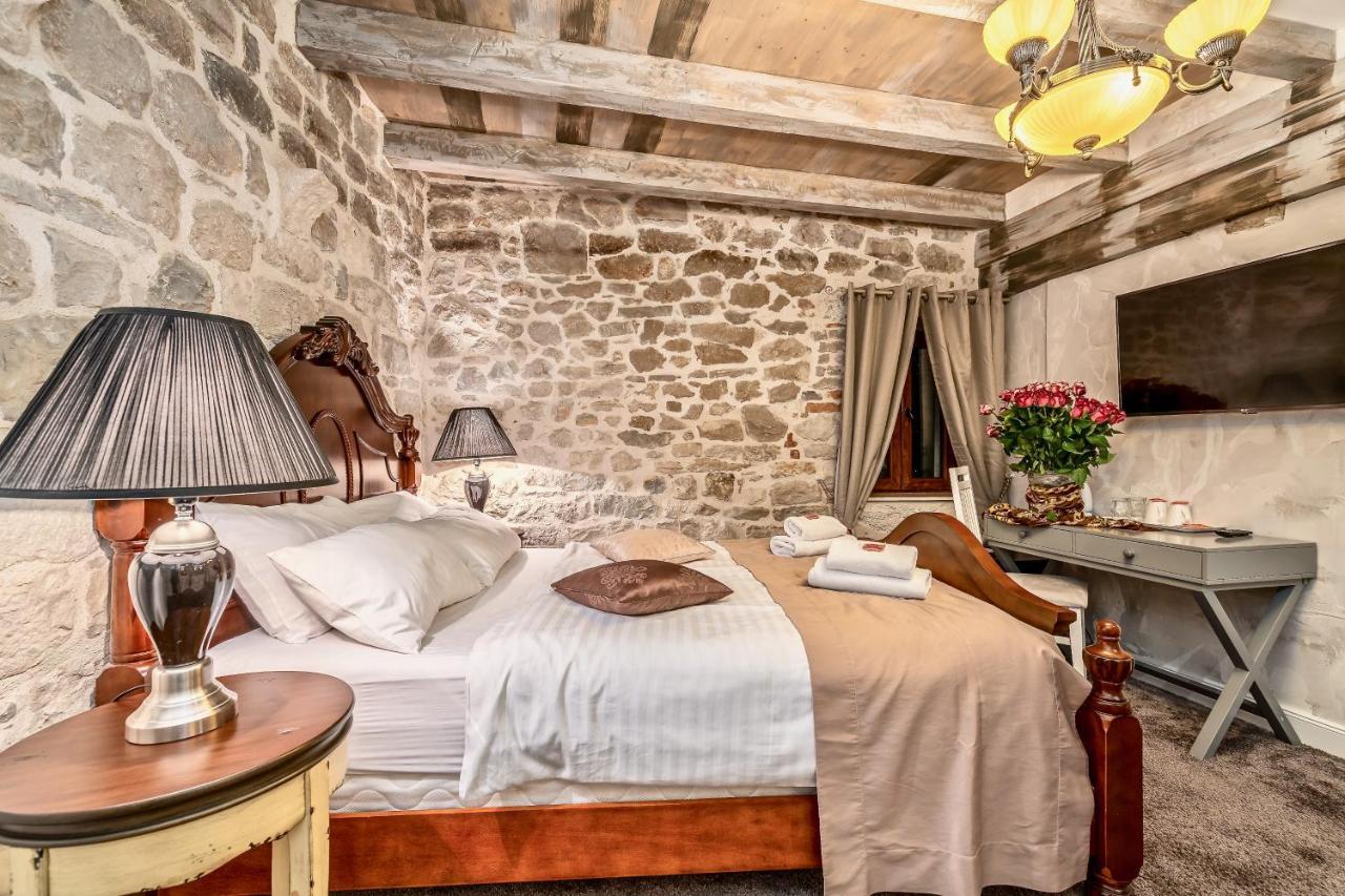 Historic Plaza Varos Split (Adults Only) Bagian luar foto