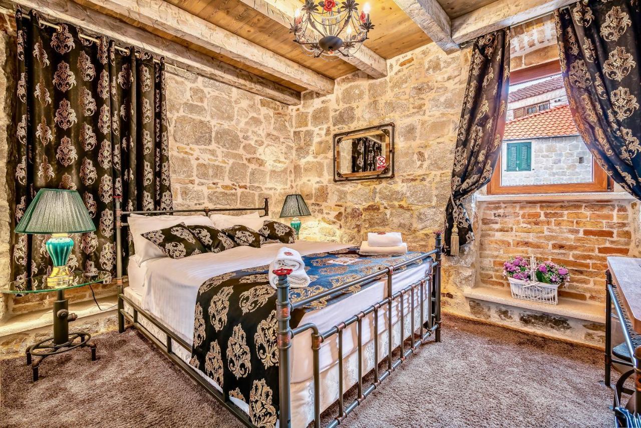 Historic Plaza Varos Split (Adults Only) Bagian luar foto