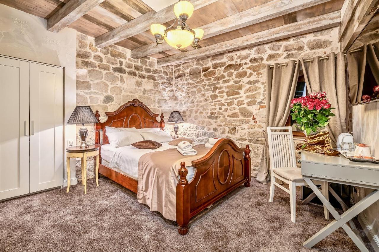 Historic Plaza Varos Split (Adults Only) Bagian luar foto