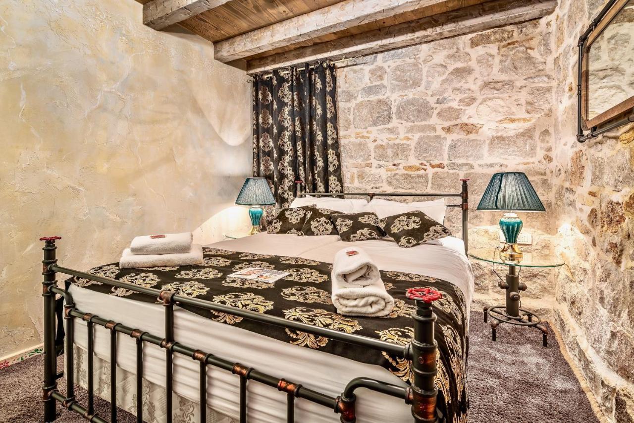 Historic Plaza Varos Split (Adults Only) Bagian luar foto