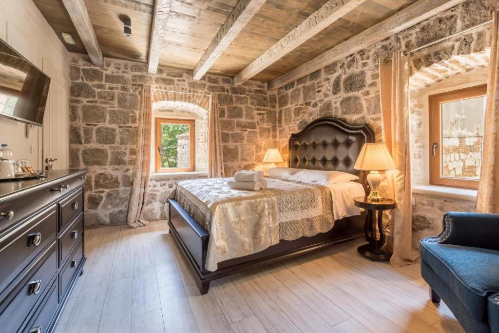 Historic Plaza Varos Split (Adults Only) Bagian luar foto