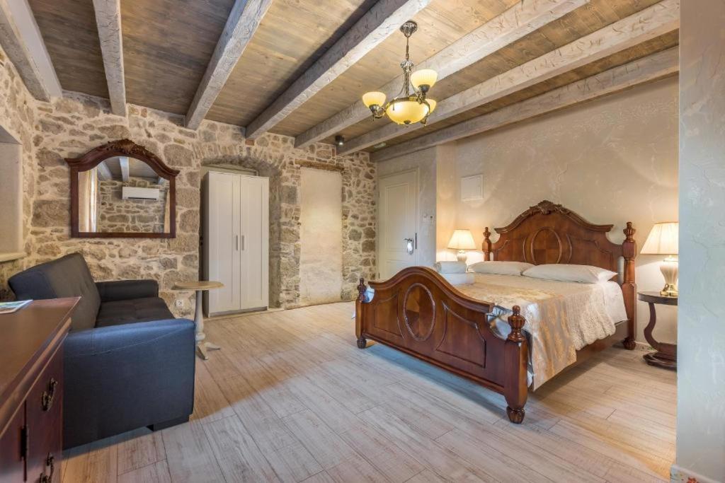 Historic Plaza Varos Split (Adults Only) Bagian luar foto