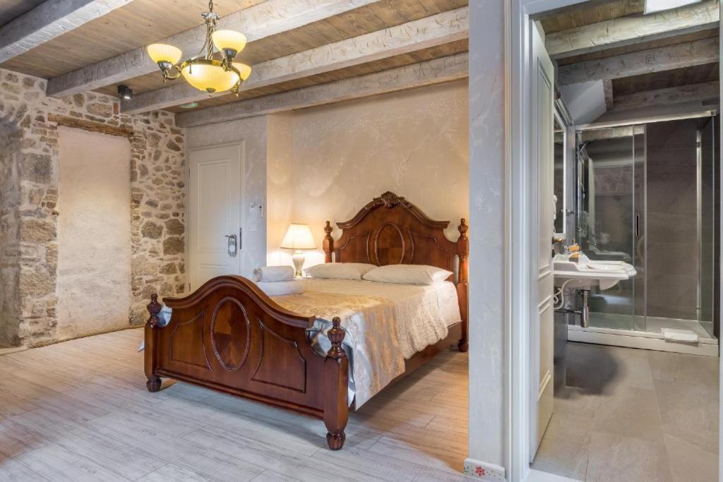 Historic Plaza Varos Split (Adults Only) Bagian luar foto