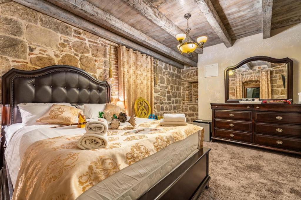 Historic Plaza Varos Split (Adults Only) Bagian luar foto